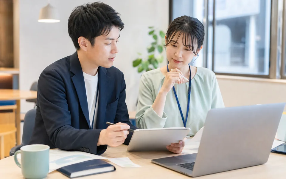 作った内容を二人で確認して仕上げるイメージ